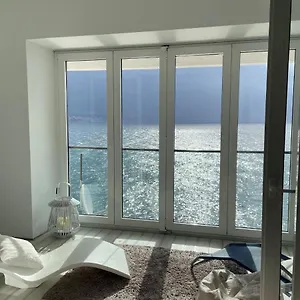  Apartment First Row To The Sea